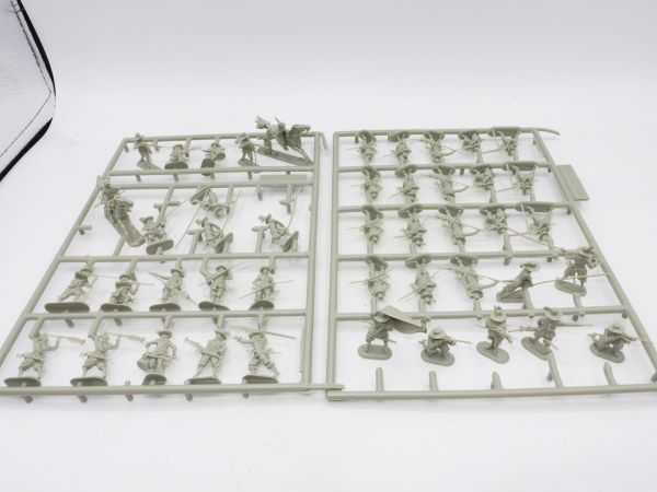 Revell 1:72 Swedish Infantry, No. 2557 - without box, mostly on cast, see photos