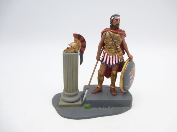 Minidiorama Roman with helmet on column, spear + shield