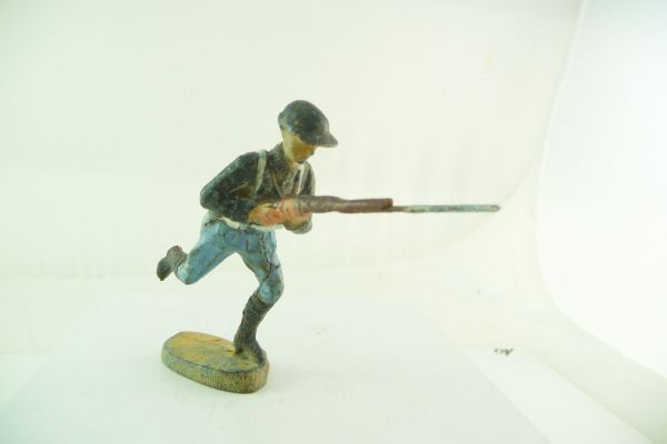 Elastolin (compound) Union Army soldier storming with rifle - used, see photos