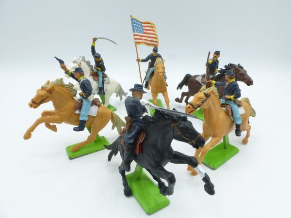 Britains Deetail Beautiful set Union Army Soldier riding (6 figures)