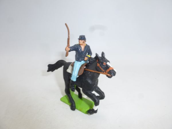 Britains Deetail Union Army Soldier riding, rifle high - great horse