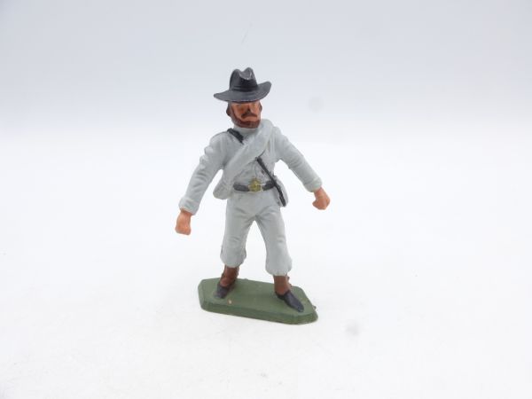 Starlux Southern officer on foot