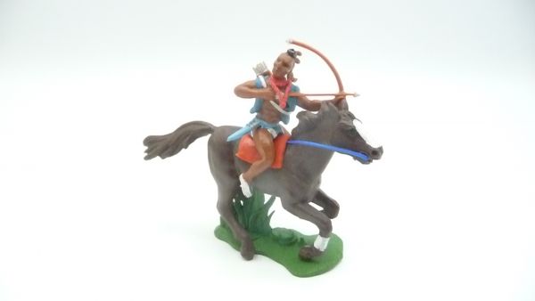 Britains Swoppets Iroquois riding with bow + arrow - great horse