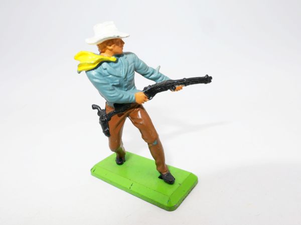 Britains Deetail Cowboy shooting from the hip, blue shirt