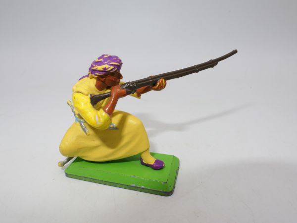 Britains Deetail Arab (yellow) kneeling shooting