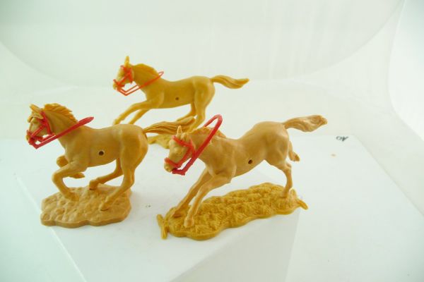 Timpo Toys 3 beige Pferde in unterschiedl. Haltungen mit rotem Zaumzeug