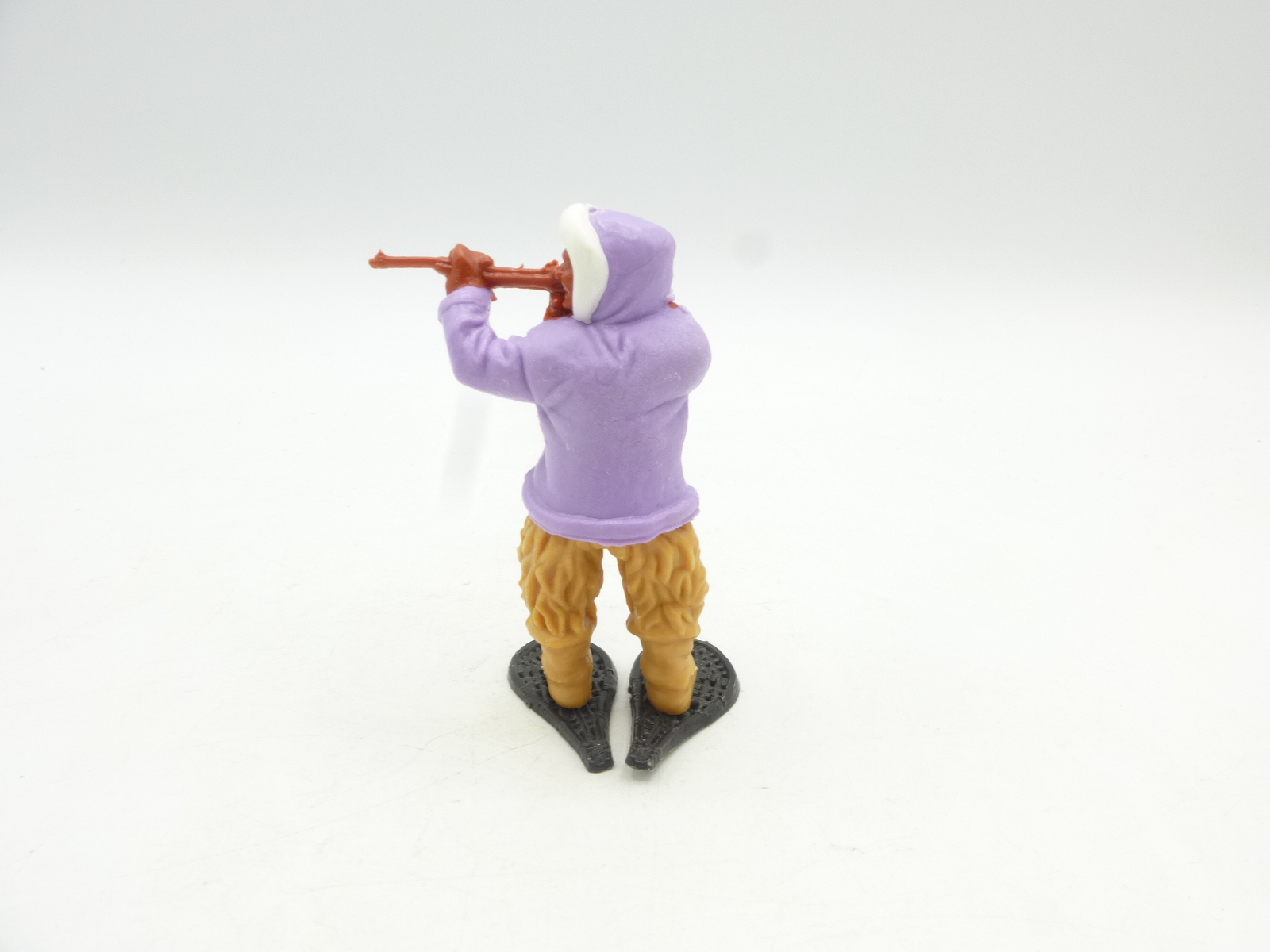 Timpo Toys Eskimo mit Gewehr schiessend gelb 