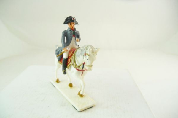 Waterloo: Napoleon on horseback (similar to Starlux)