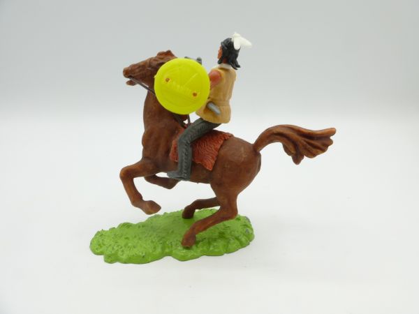 Elastolin 7 cm Indian riding with tomahawk + shield (+ knife in belt)