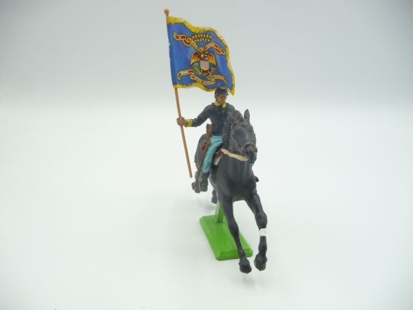 Britains Deetail Union Army soldier with flag on rare horse