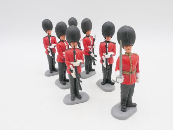 Timpo Toys Group of guardsmen (7 figures)