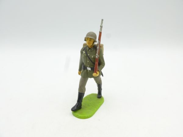 Preiser 7 cm Wehrmacht 1939: Soldat im Marsch mit Tornister
