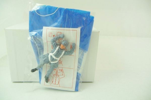 Timpo Toys German paratrooper with blue parachute - brand new