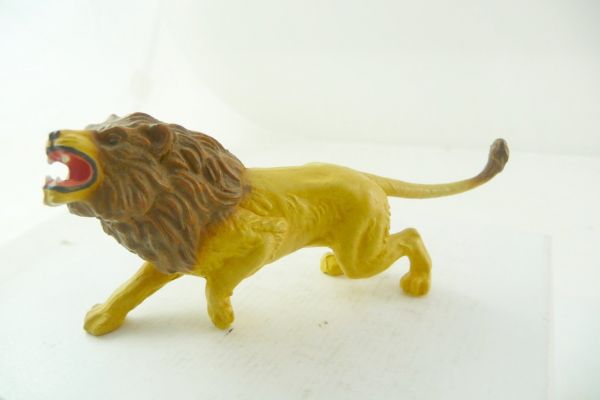 ZZZ Lion attacking (look + size similar to Elastolin hard plastic figures)