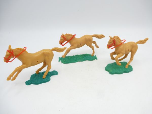 Timpo Toys 3 verschiedene Pferde, hellbraun mit roten Zügeln