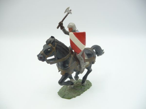 Starlux Knight riding with battleaxe + shield
