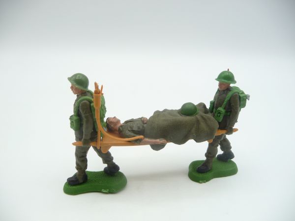 Britains Swoppets British soldiers with stretcher for the wounded (made in England)