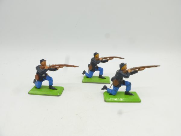 Britains Deetail 3 Northerners kneeling shooting (movable arm)