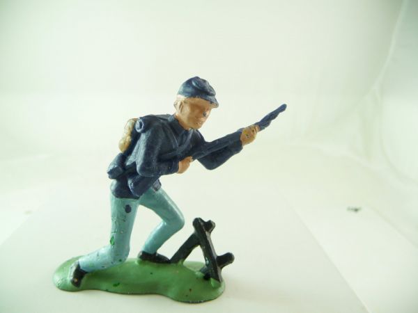 Crescent Union Army soldier with cap, storming with rifle