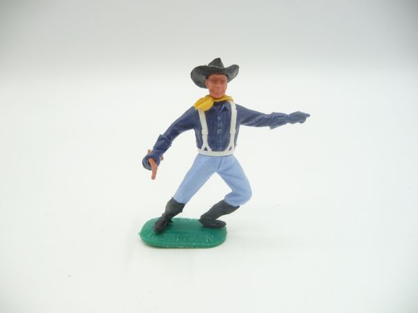 Timpo Toys Union Army Soldier with rifle, pointing sideways
