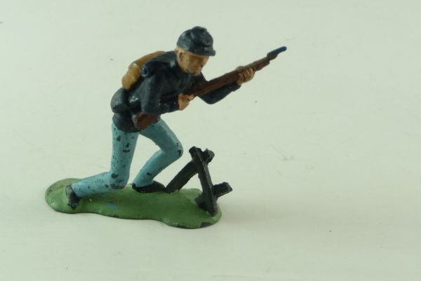 Crescent Union Army Soldier storming with rifle