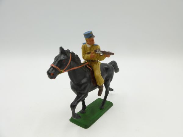 Starlux Foreign Legion: Soldier riding, MP at the ready