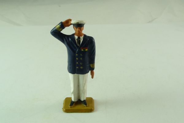 Starlux Sailor, officer saluting