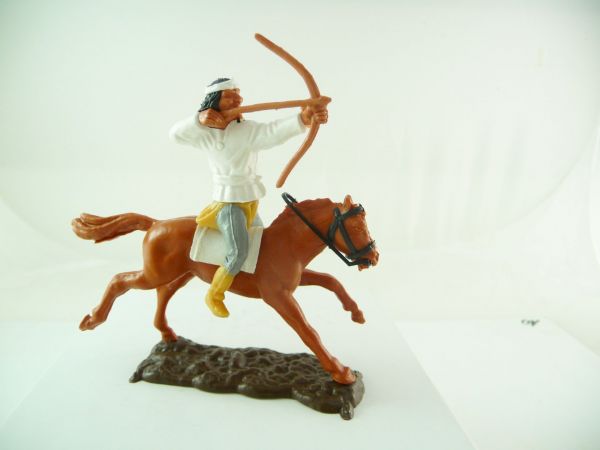 Timpo Toys Apache riding white with bow - great base plate