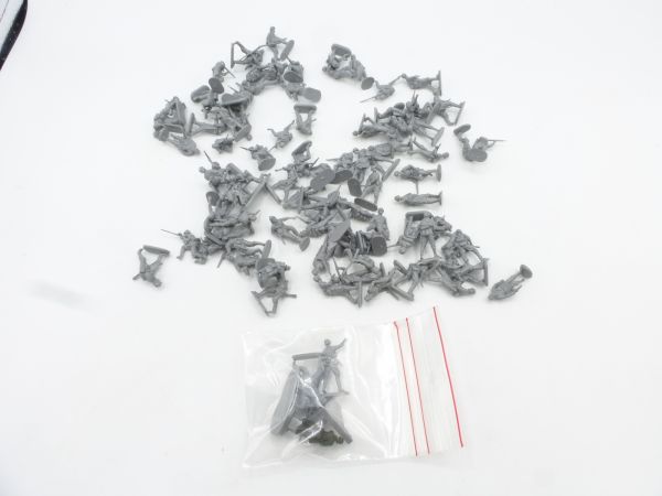 Revell 1:72 German Infantry WW II - 94 parts, loose, see photo