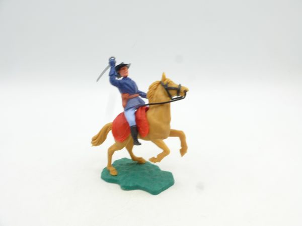 Timpo Toys Northerner / Officer riding, striking sabre