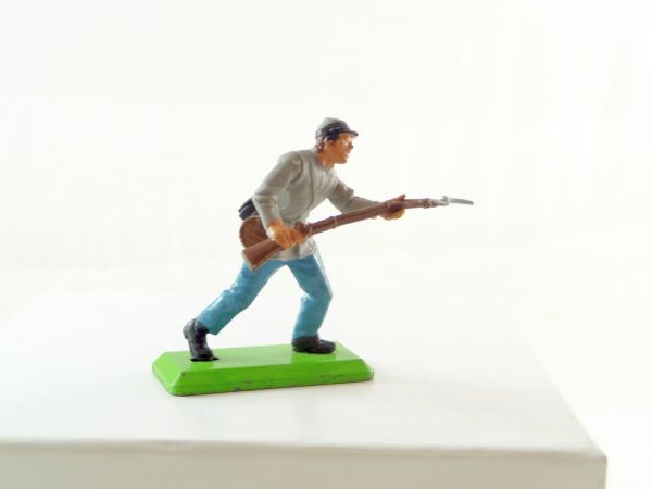 Britains Deetail Confederate Army soldier going ahead with rifle (movable arm)
