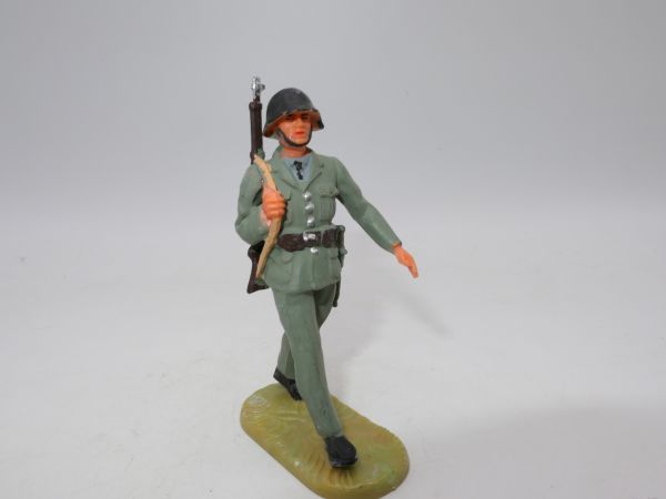 Elastolin 7 cm Swiss Armed Forces: Soldier on the march, No. 9922, painting 3