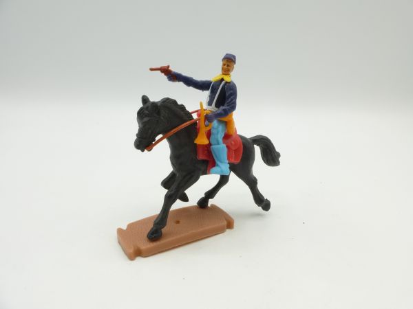 Plasty Union Army soldier riding with pistol + trumpet