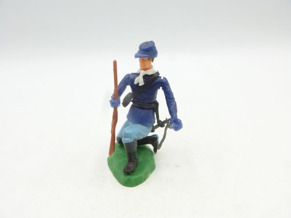 Elastolin 5,4 cm Northerner kneeling with rifle + sabre