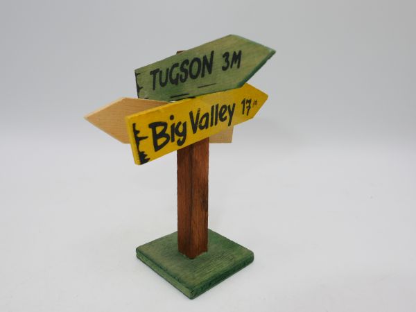 Elastolin Signpost with 3 signs - great item, very good condition