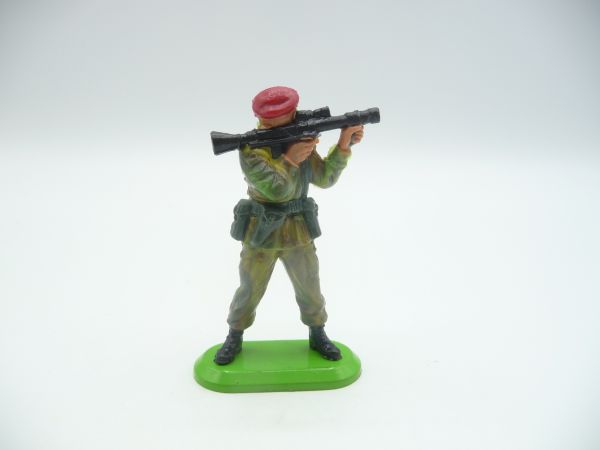 Britains Deetail Paratrooper standing with bazooka