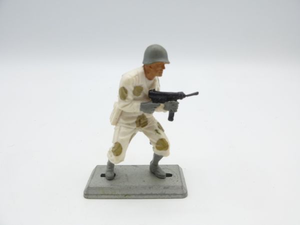 Britains Deetail Special squad, soldier with rifle at the ready