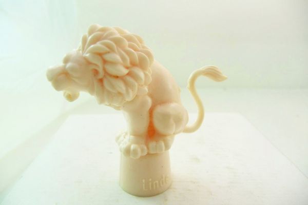 Linde Lion on pedestal, creamy-white with slight pink-colouring