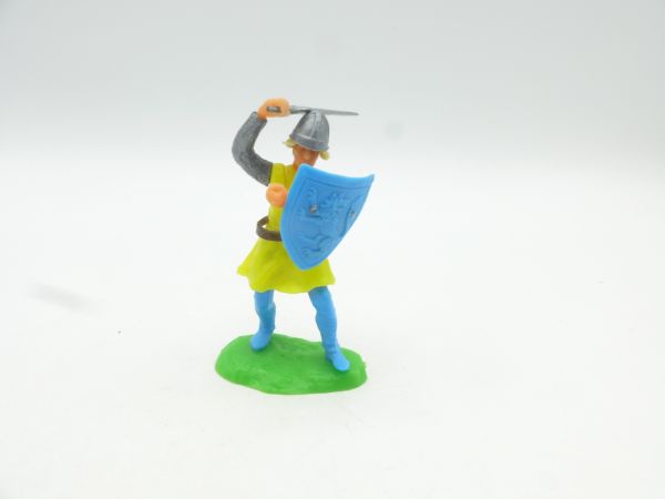 Elastolin 5,4 cm Norman standing striking with sword + shield