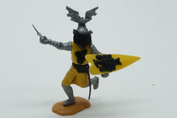 Timpo Toys Visor knight running, yellow with battle-axe