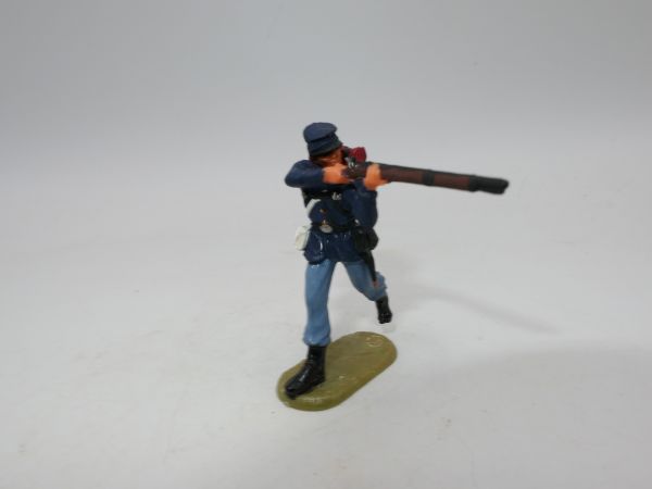 Northern soldier running, shooting rifle - nice 4 cm modification