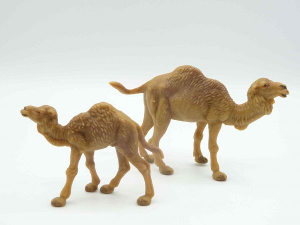 VEB Plaho Camel with young