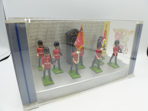 Britains Collection, "The Scots Guards", showcase with 9 figures