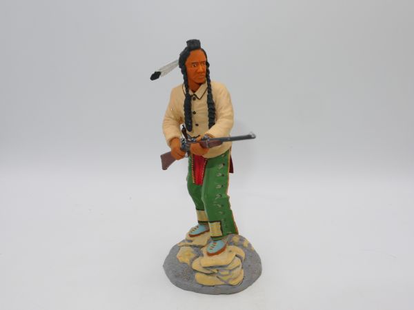 Indianer mit Gewehr vorgehend, Gesamthöhe 14 cm, Material Resin