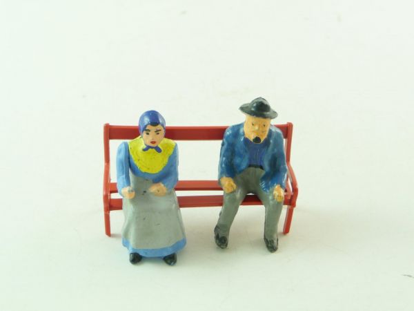 Reisler Bauernpaar auf Bank sitzend (Hartplastik) - selten
