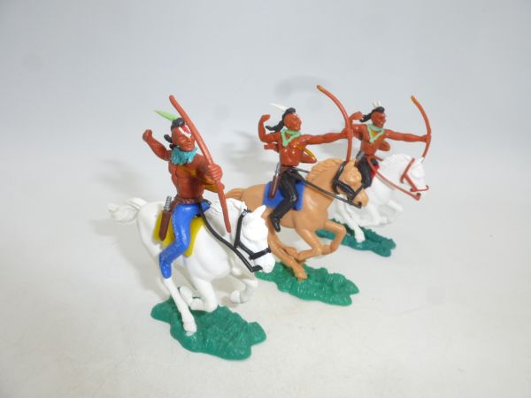 3 Iroquois riding with bow + loose knives