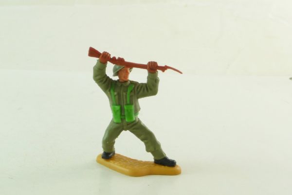 Timpo Toys Englischer / Britischer Soldat mit Stahlhelm, Gewehr über Kopf