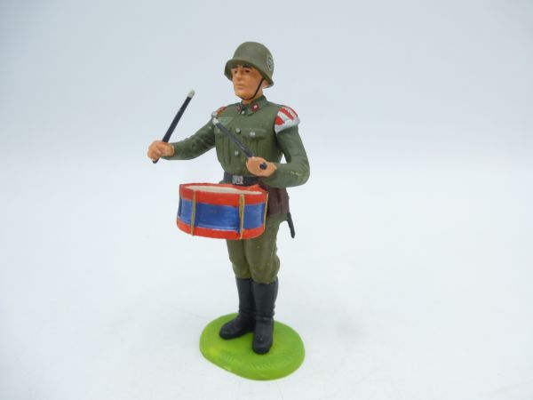 Preiser 7 cm German Wehrmacht: Musician standing with drum
