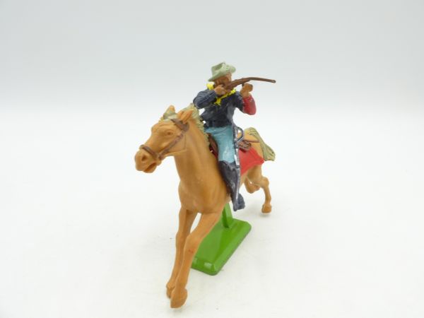 Britains Deetail Soldier 7th Cavalry on horseback, firing rifle sideways