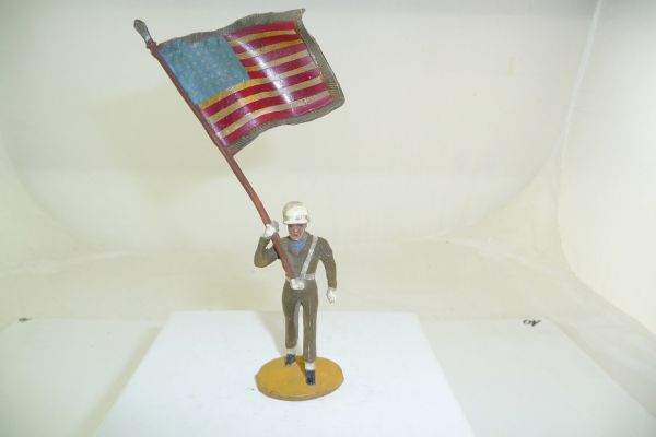 Merten 6,5 cm Soldier marching with American flag - see photos